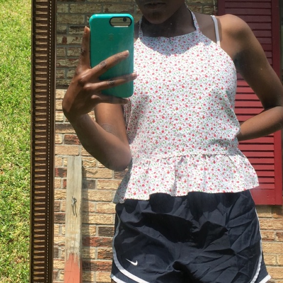 𝙛𝙡𝙤𝙧𝙖𝙡 𝙝𝙖𝙡𝙩𝙚𝙧 𝙩𝙤𝙥🌺 - Picture 3 of 4